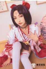 Cosplay女神神樂坂真冬资源：经典抖音美女日系动漫白色丝袜蝴蝶结鹿角
