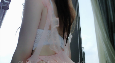FL姬的泰国之旅：女神身材，完美浴缸，白色比基尼，梦想圆满实现
