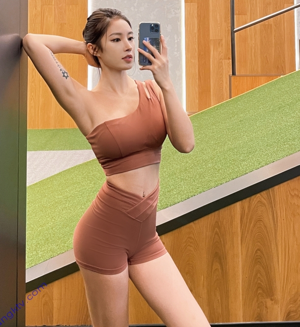 《百度云上的完美身材:田雨诗amber的有尺度合集》