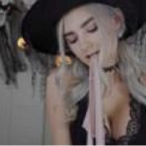 AvrilxLust：暗黑系女巫颜值新奇诱惑值绝活