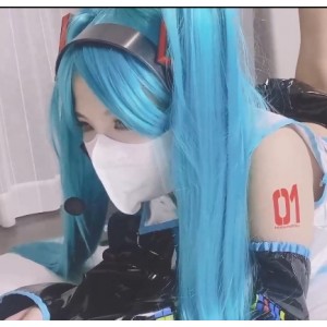 美少女校花小敏儿：性感舞蹈撩人，让人着迷的表演
