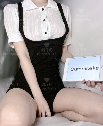 校花绮珂珂私拍甄选:美貌与智慧并存的“天然圆润大罩杯”