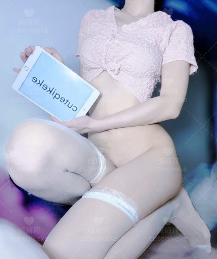 校花绮珂珂私拍甄选:美貌与智慧并存的“天然圆润大罩杯”