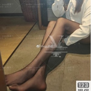 《色彩与虚空的和谐统一：yuyu超甜丫私拍合集》