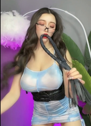 快手网红糖糖33W粉丝超大视频合集,认识一位火辣肉感的模特般的网红