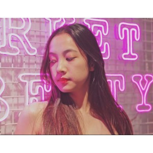《精选浮力姬Qinweiyingjie捷哥稀缺资源散播合集，让你感受魅力无限的演技与百万粉丝的赚钱外快》
