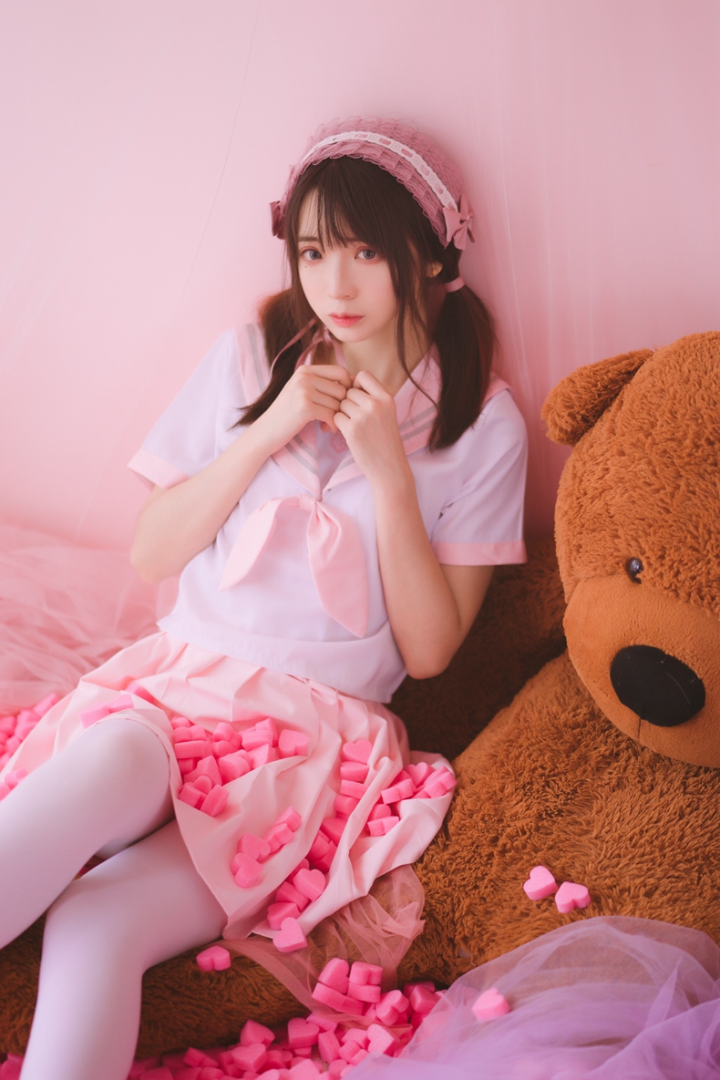 最新虎牙美女《胖次猫大白兔》作品