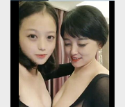 最新【小海媚】诱惑乖巧侄女下水