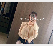 最新极品奶牛童小芯（紫色哒豚豚）写真集锦