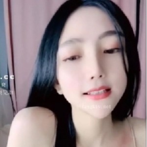 快手网红〖猫猫〗妖艳甜美女神重磅回归，一字马辣舞首秀
