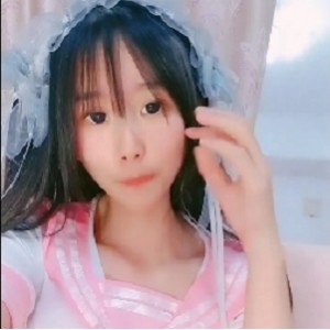 虎牙网红【小萝幼】白齐下水泉涌动