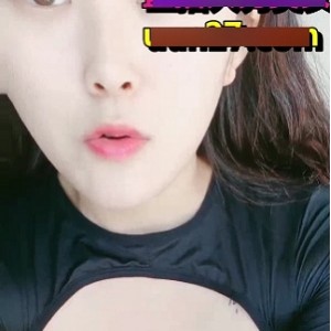 惊现-00后蜜桃臀小妹道具玩弄白