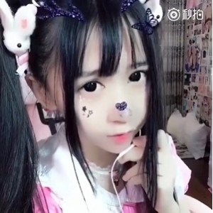 人气主播《蔡妹子》自拍图集和小视频