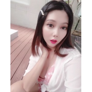 onlyfans高冷御姐《mooncat》反差项圈