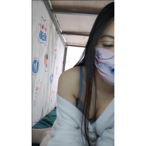 粉嫩素人大学生在宿舍自我安慰