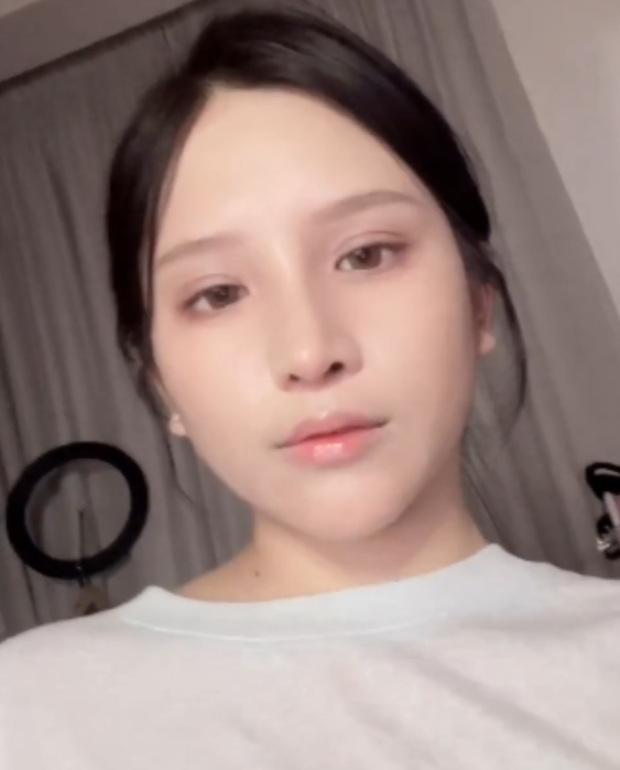 台湾妹子Ashisyourlove艾希最新合集53V37.1G,学姐上门收藏