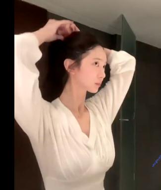 明星推特拜金女神小本站最新合集12V472M，吃播日常与土豪互动