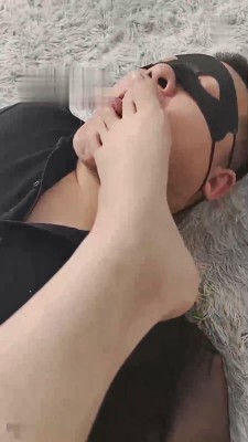 黑丝少妇冷大人最新合集bf1759164分钟544*960,脚垫狗