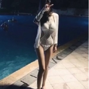 娇妻银夫私拍32部2.45G气质反差韵味浓