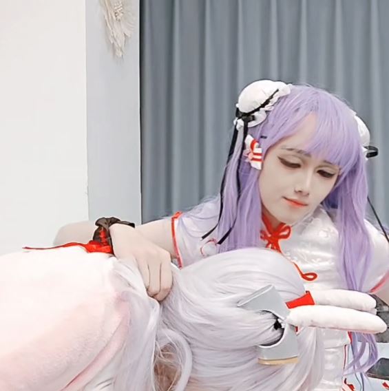 网盘展示怡宝伪娘TS玩铁cos互嗦1部810MB清纯反差