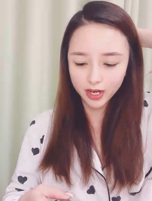 弄净光阴某女神黑色网袜美腿视频1部四人游1.48GB太惹火