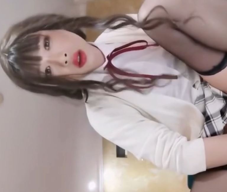 伪娘小怪兽黑丝JK大物件放飞1V969M珍藏级