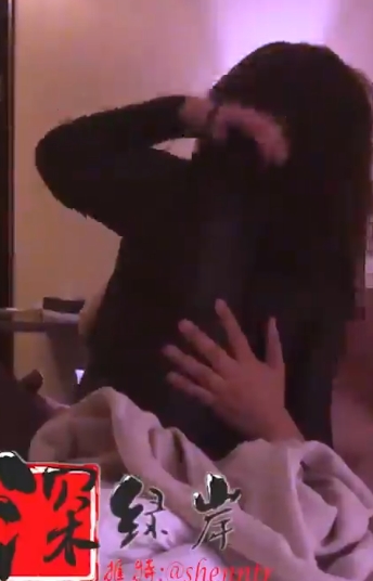 腐猫儿推特绿帽妻子精选221部25G小狗式太撩人了