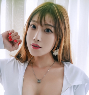 波妮JVID酒瓶嬉戏合集多部0.6G上围惊人