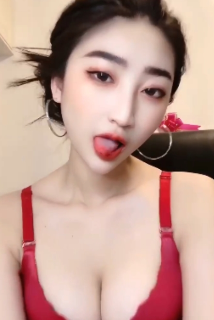 快手小师妹定制诱惑私拍11部合集45G身材炸裂